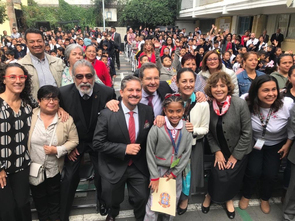 Uniforme Neutro escuelas nivel básico Ciudad de México